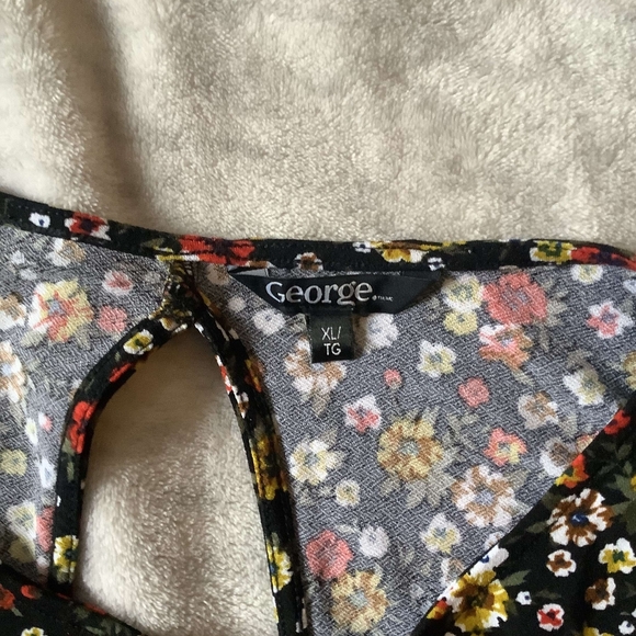 XL dress black flower patern fall outfit - Picture 5 of 6